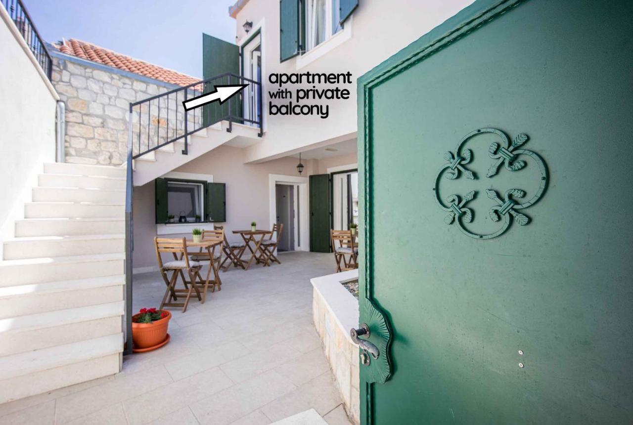 Zlatin Dvor - Apartments For 3, Terrace, Trogir Center, Beach At 5-Min, Bike Friendly Exterior foto